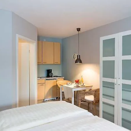 Von Schassen Apartment *
